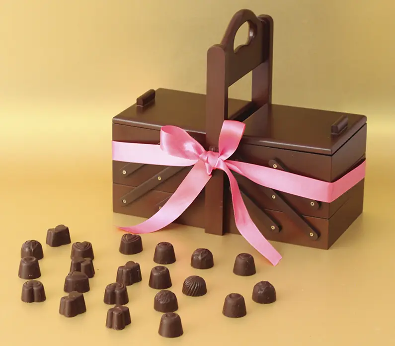 Caja de regalo con muchos chocolates