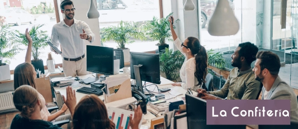Equipo de trabajo en una oficina