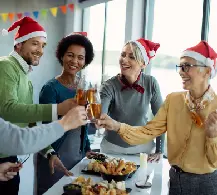 Brindis navideño en la oficina 