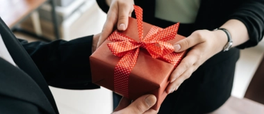 Regalo empresarial para sorprender a clientes en relaciones comerciales