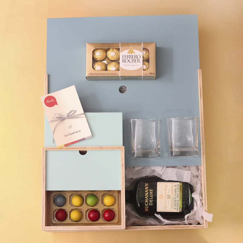 Regalo ejecutivo para hombre con chocolates y accesorios