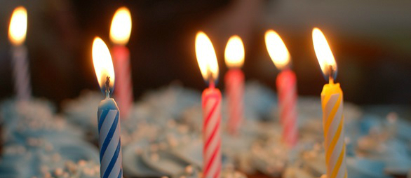 De dónde proviene la tradición de soplar velas en los cumpleaños